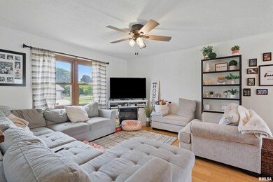 1426 W 48th St, Davenport, IA 52806 - photo 5