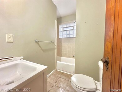 7725 Rosemont Ave, Detroit, MI 48228 - photo 6