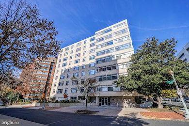 Bon Wit Plaza unit 712, Washington, DC 20037 - photo 3