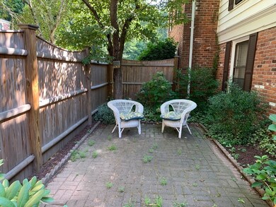 30 Halifax Ct unit F, Springfield, MA 01108 - photo 2