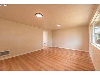 823 20th St, Springfield, OR 97477 - photo 3