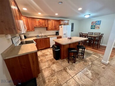 Kitchen & Dining Area