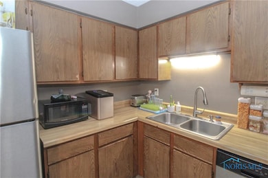 606 Wilson St, Genoa, OH 43430 - photo 2