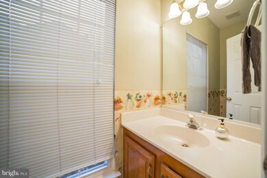 9571 Oakenshaw Dr, Manassas, VA 20110 - photo 6