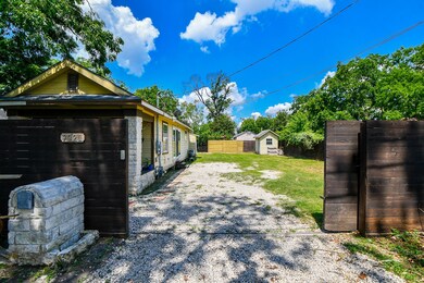 7021 Finn St, Houston, TX 77022 - photo 2