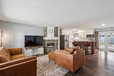 908 Van Dr, Williamsburg, IA 52361 - photo 5