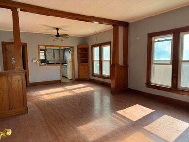 811 1st Ave NE, Oelwein, IA 50662 - photo 4