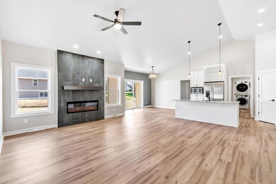 475 Earnhardt Ct, Green Bay, WI 54311 - photo 7