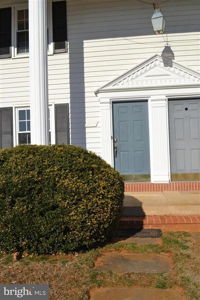 547 Tiffany Ct, Warrenton, VA 20186 - photo 2