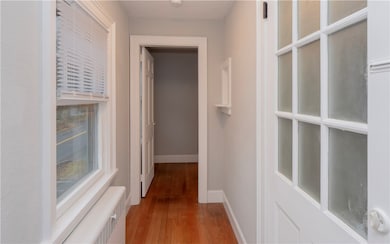 118 Ruggles Ave unit 300, Newport, RI 02840 - photo 3
