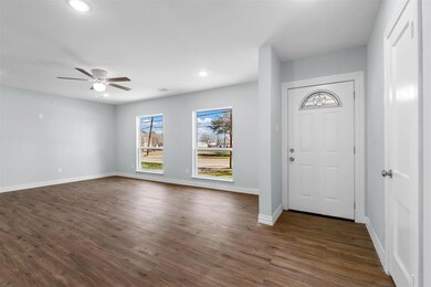 311 SW 3rd St, Grand Prairie, TX 75051 - photo 5