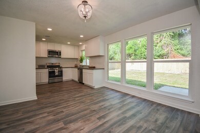 8711 Saratoga Forest Dr, Houston, TX 77088 - photo 7