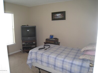 7821 Cherry Field Dr, Jacksonville, FL 32216 - photo 5