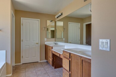 3659-E-Parkview-Dr-8