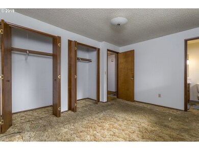 Bedroom, Primary