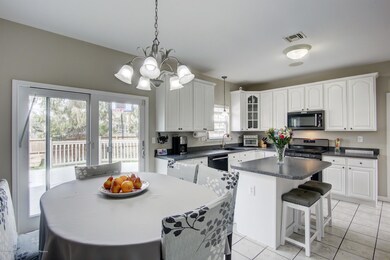 Kitchen & Eating Area