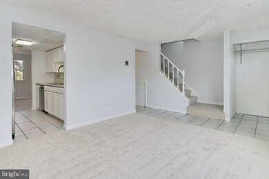 8036 Steeple Chase Ct, Springfield, VA 22153 - photo 6