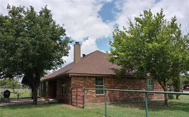 123 Fossil Rock Dr, Azle, TX 76020 - photo 4