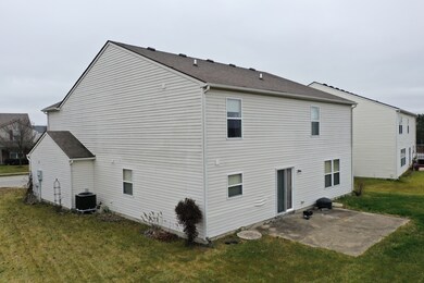 2424 Monarchy Ln, Greenwood, IN 46143 - photo 5