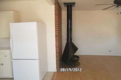 Living Room/Fireplace