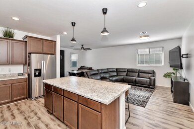 18174 W Robin Ln-008-022-1500x1000