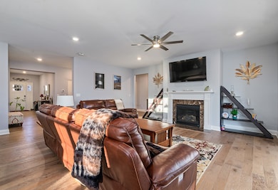 unlisted-address, Joliet, IL 60431 - photo 7