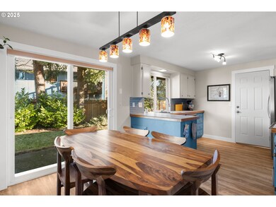 2511 SW 23rd Cir, Troutdale, OR 97060 - photo 6