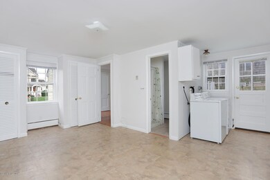 30 Riverside Ln Riverside CT-large-005-0