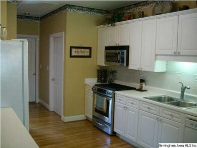 Cook's Kitchen with lots of cabinet/countertop spa