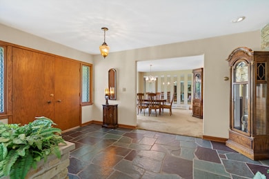 04-Stunning Entrance