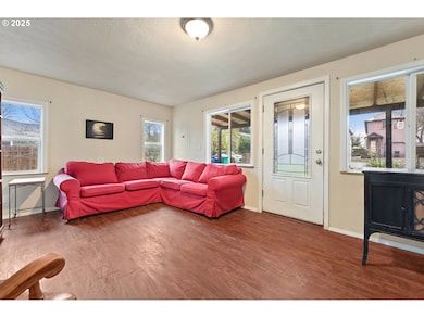 5253 SE Knapp St, Portland, OR 97206 - photo 4