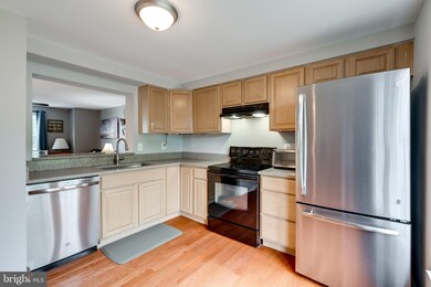 9121 Aspenpark Ct, Lorton, VA 22079 - photo 5