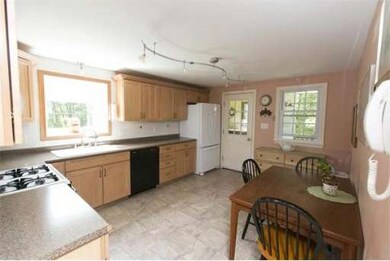 56 Gail Ann Rd, Billerica, MA 01821 - photo 4