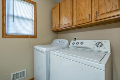 01147LeonardStNW-9