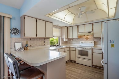 Kitchen with a breakfast/ bar built in