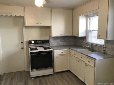 722 Knapps Hwy, Fairfield, CT 06825 - photo 6