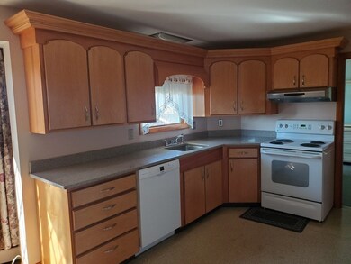 66 Burnaby St, Dracut, MA 01826 - photo 3