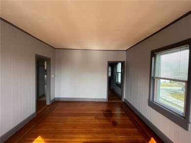 15 Eustis Ave unit 2, Newport, RI 02840 - photo 3