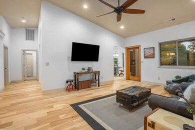 1880 Clowerlawn Dr - Grant pass, OR 9752