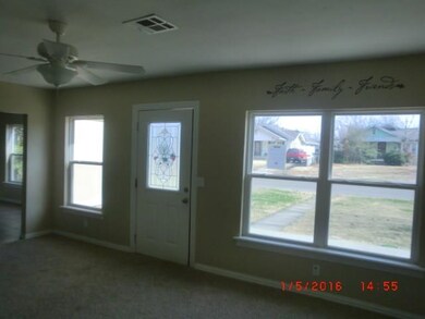 1610 N Market Ave, Shawnee, OK 74804 - photo 3