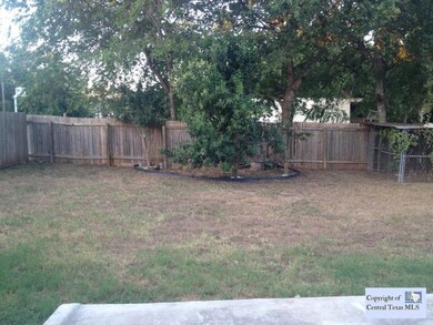 1426 Meadow Pkwy, San Marcos, TX 78666 - photo 2