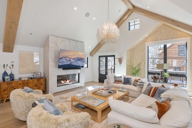 475.familyroom