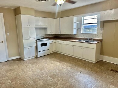 1009 Moran St, Gainesville, TX 76240 - photo 3