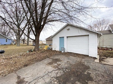 611 W 4th St, Marshfield, WI 54449 - photo 3