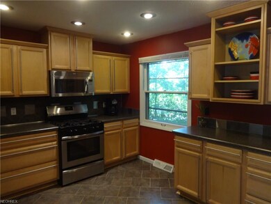 Eat-in kitchen