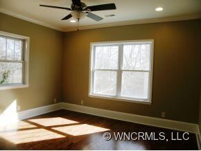 Master Bedroom w Large Walk-In