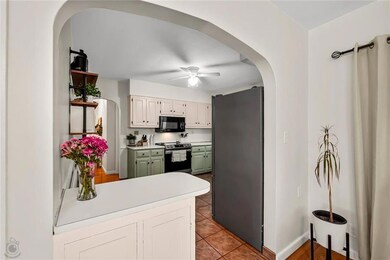 Archway w/ Peninsula Counter.