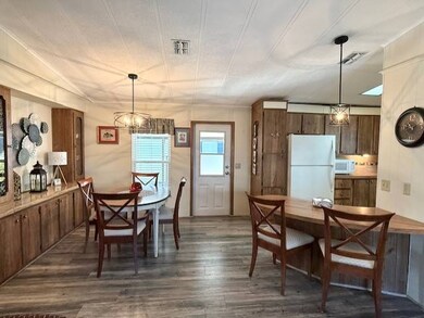 Dining & Kitchen