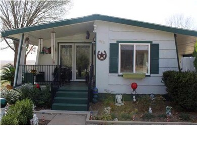 NICE COVERED FRONT PORCH