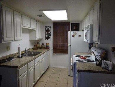 BRIGHT KITCHEN